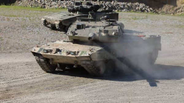 Танки Stridsvagn 122 попали на Украину