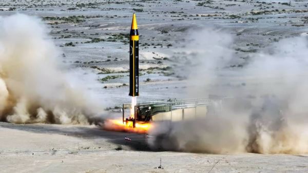 Баллистическая ракета средней дальности из Ирана «Хорремшехр-4»